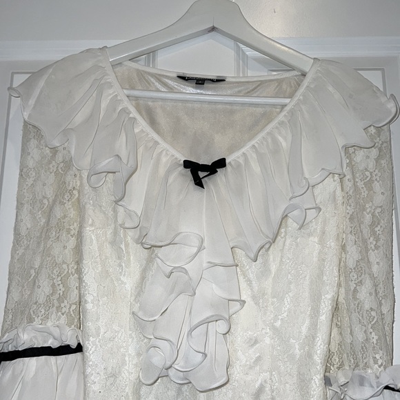 Lace Ruffle Blouse - Picture 2 of 6